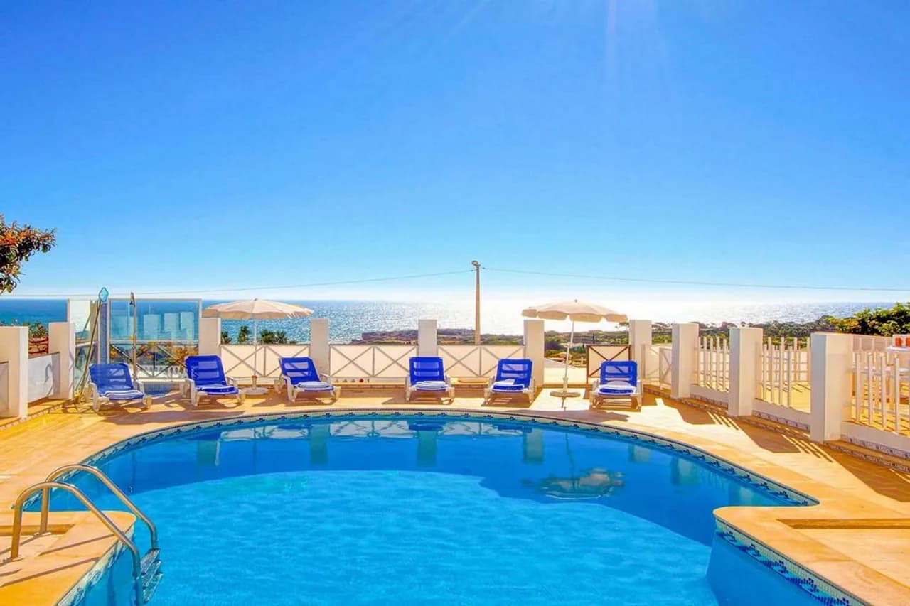Spacious Five Bedroom Villa in Algarve photo 2