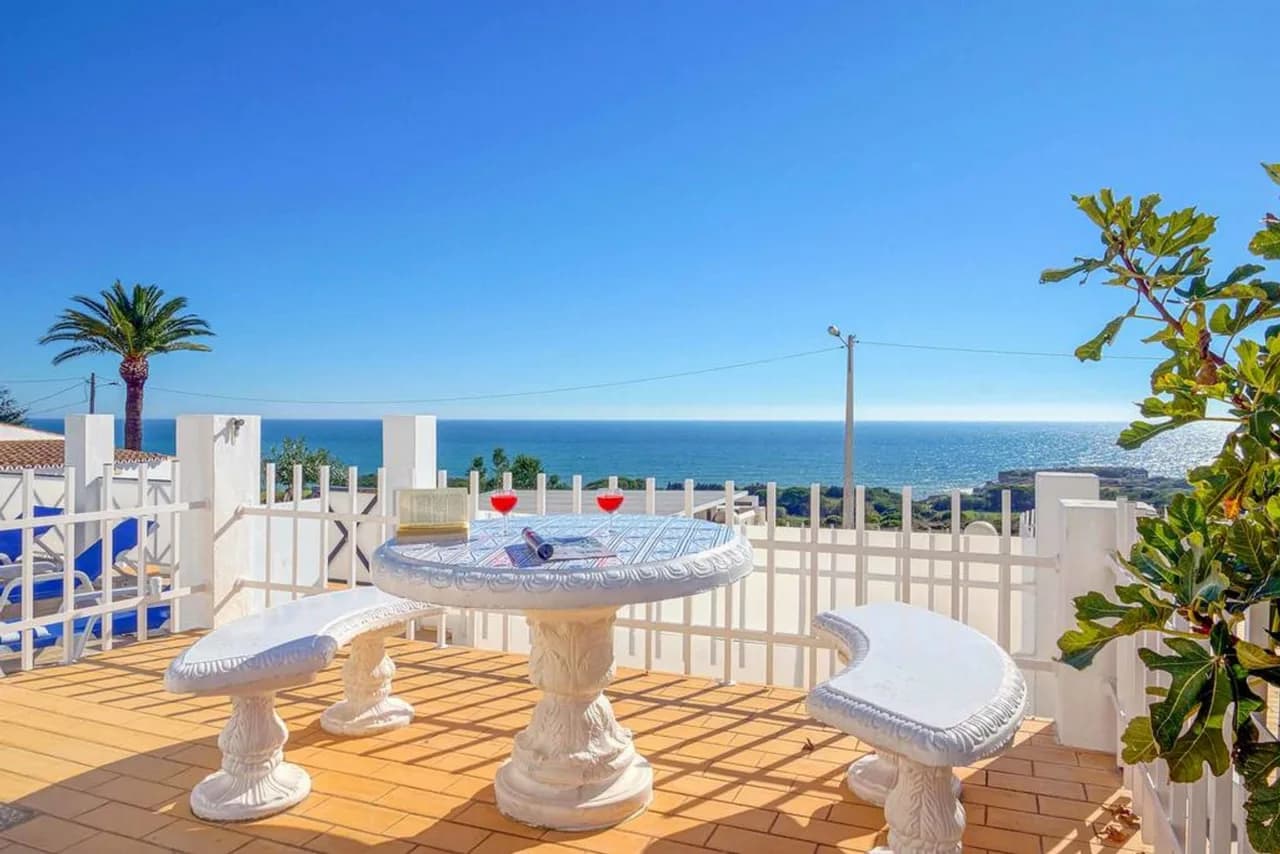 Spacious Five Bedroom Villa in Algarve photo 3