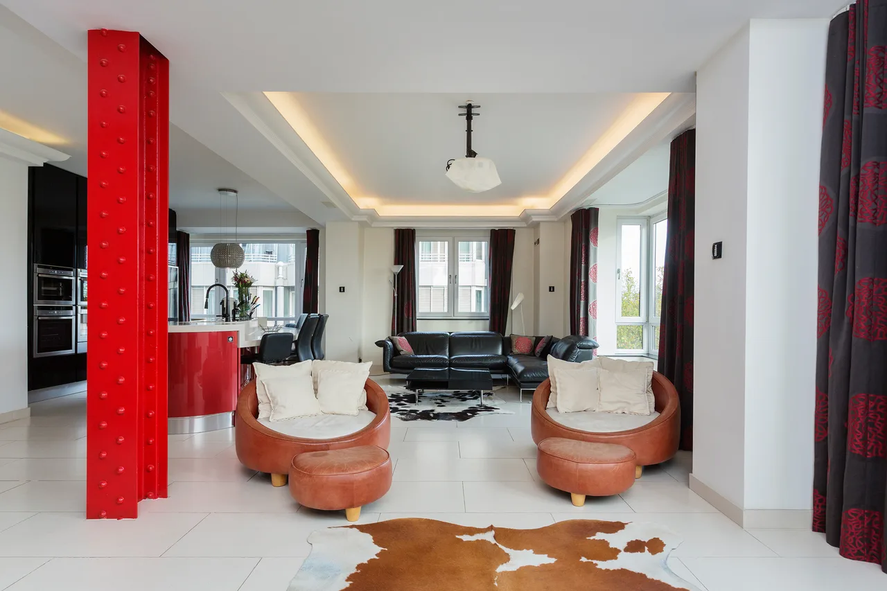 Elevated Four Bedroom Villa in London, photo 2
