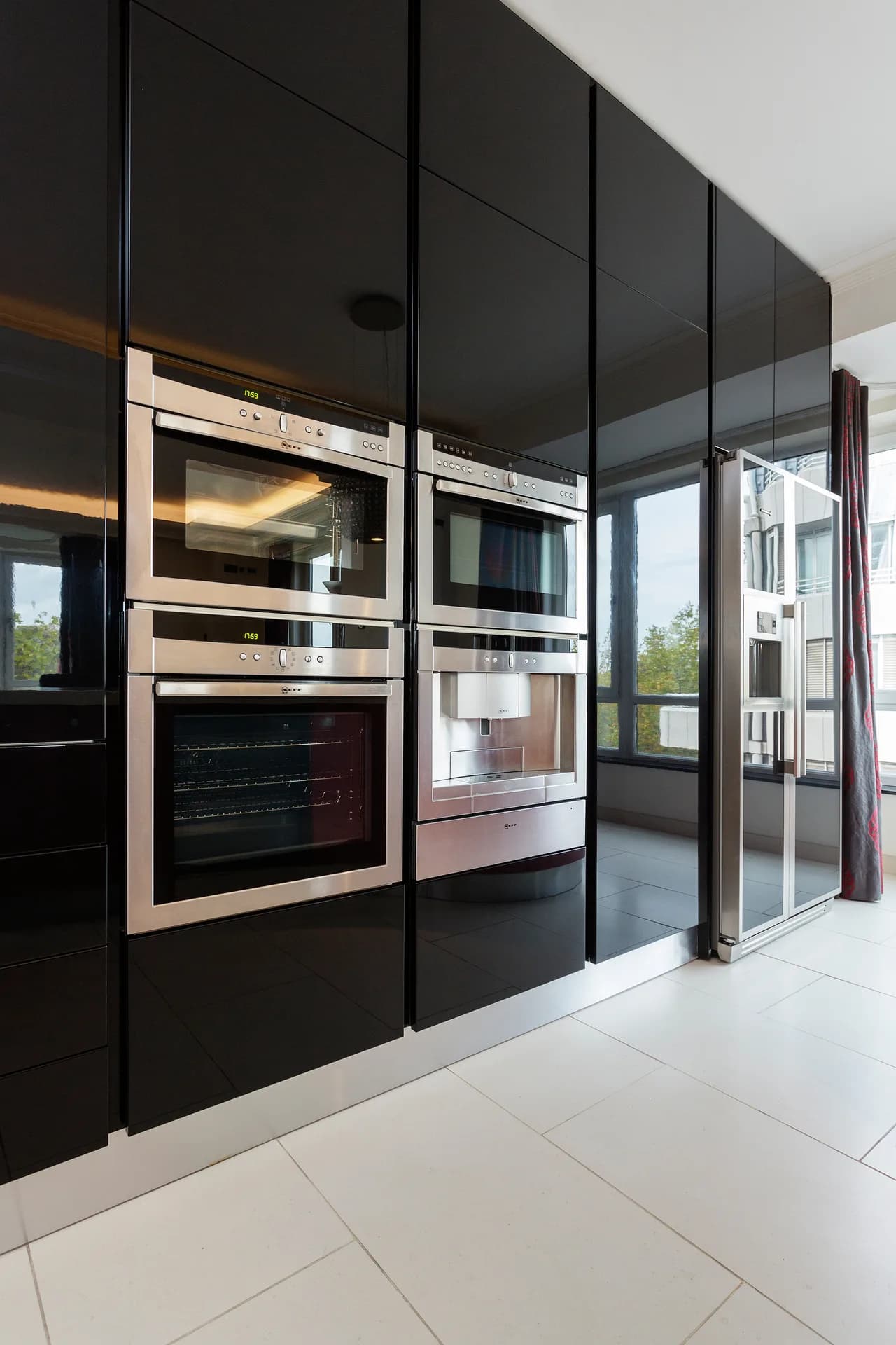 Elevated Four Bedroom Villa in London, photo 4