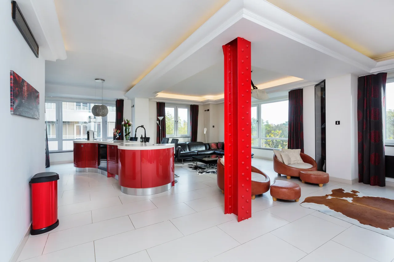 Elevated Four Bedroom Villa in London, photo 5