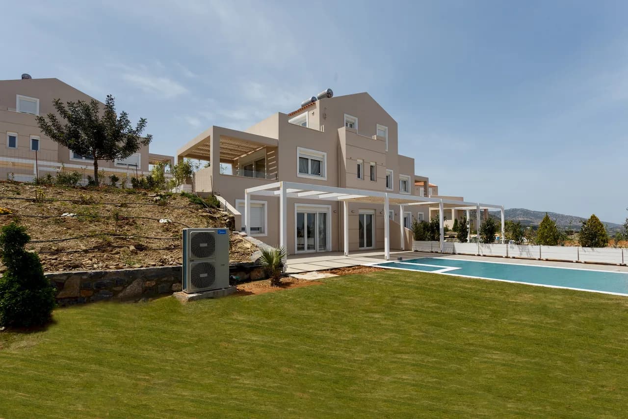 Contemporary Four Bedroom Villa in Crete photo 3