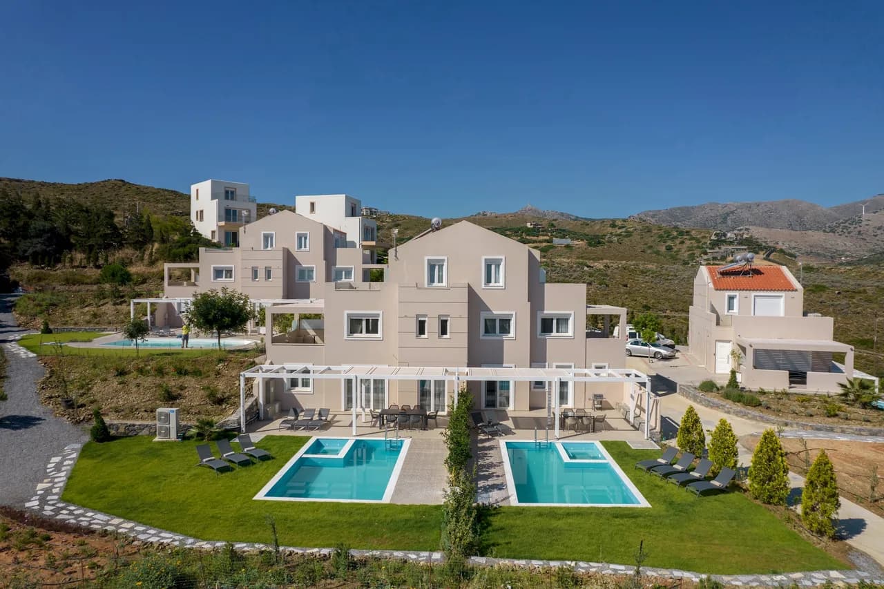 Contemporary Four Bedroom Villa in Crete photo 4