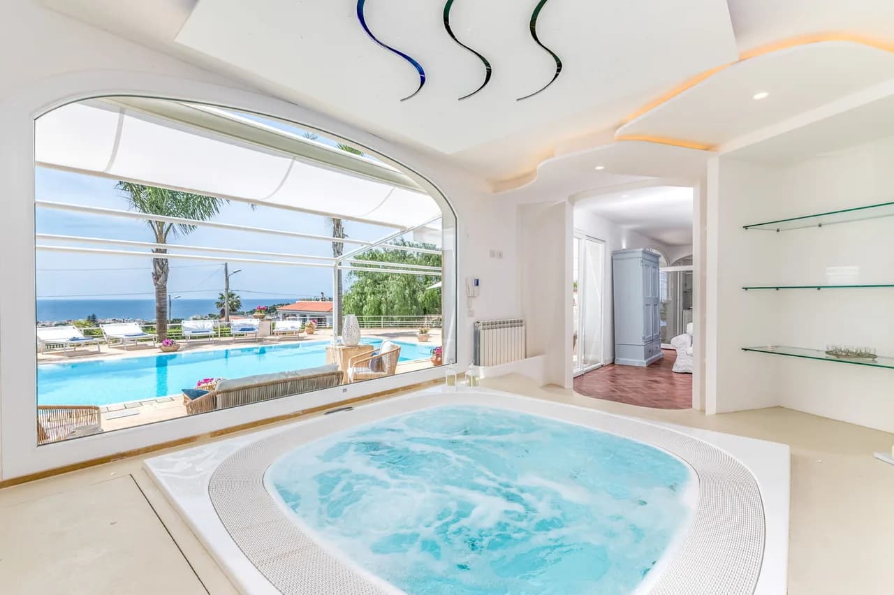 Elegant Five Bedroom Retreat in Puglia photo 5