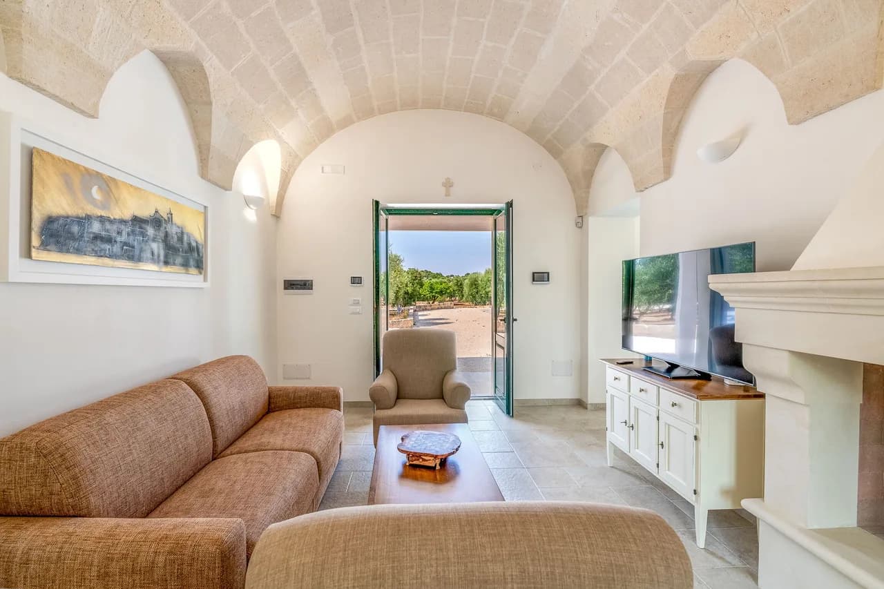 Tranquil Three Bedroom Villa in Puglia photo 5