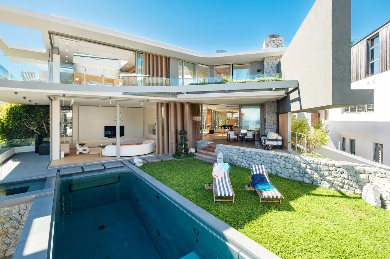 Luxurious Five Bedroom Villa in Camps Bay