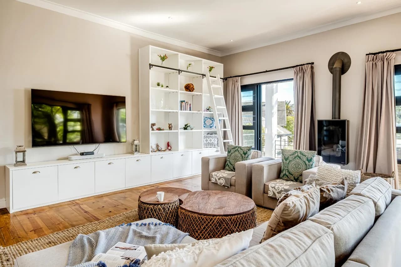 Charming Two Bedroom Apartment in Camps Bay, Foto 2