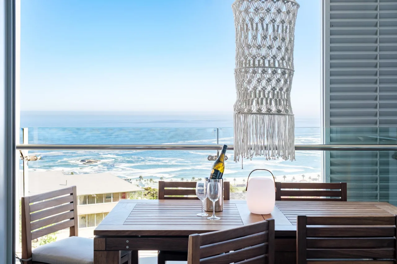 Artistic Sea View Three Bedroom Loft in Camps Bay, Foto 4