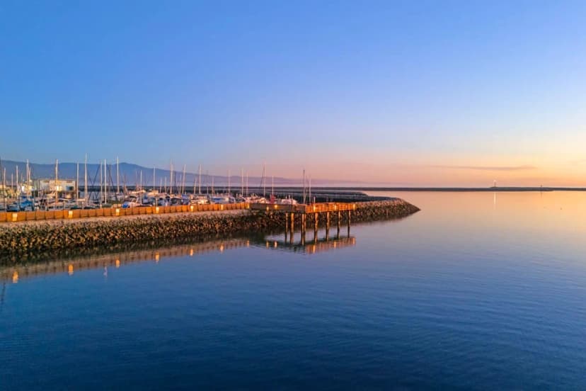 The Coastal Retreat, Scenic Harbor, Ocean Views, Walk to Beach, Restaurants