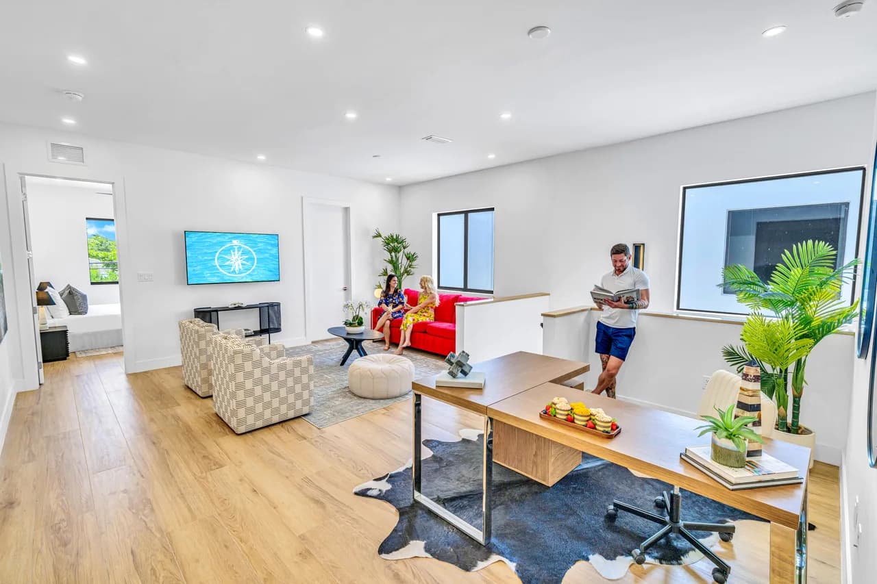 Townhouse / Heated Pool / Centrally Located / Malibu Key One photo 3