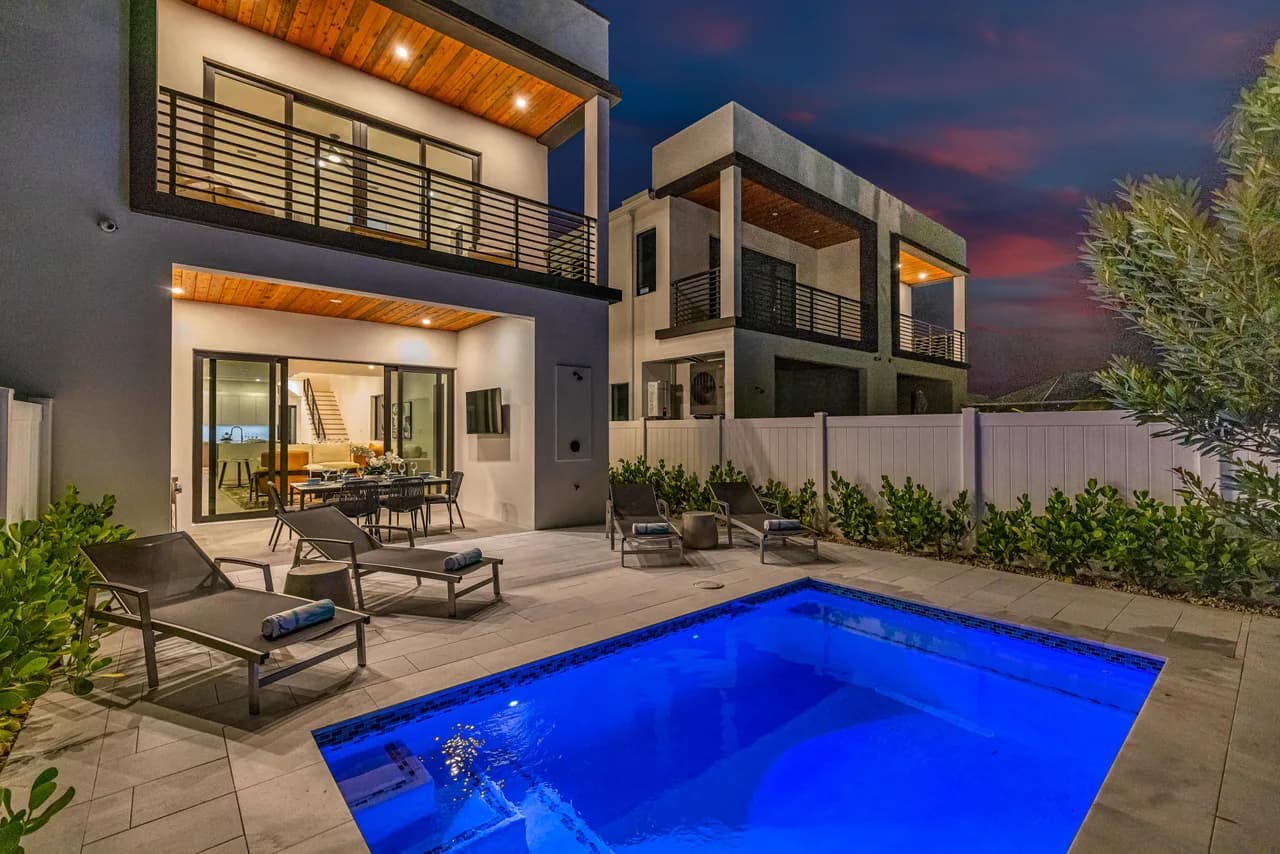 Townhouse / Heated Pool / Centrally Located / Malibu Key One photo 5