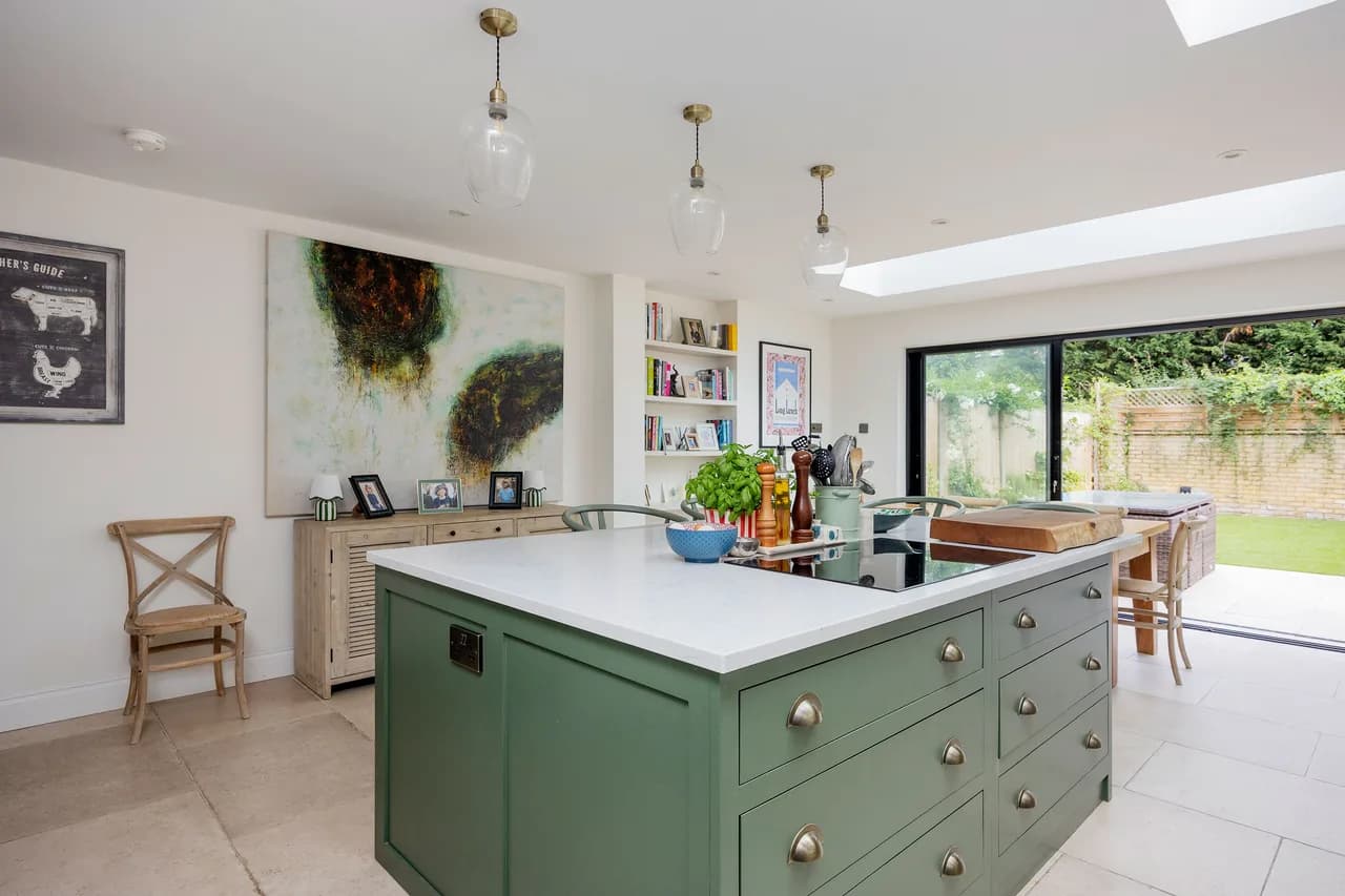 Modern Four Bedroom Villa in London