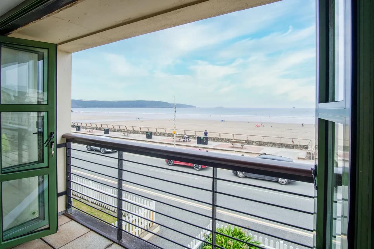 Bay View Three Bedroom Villa in Broad Haven, photo 2