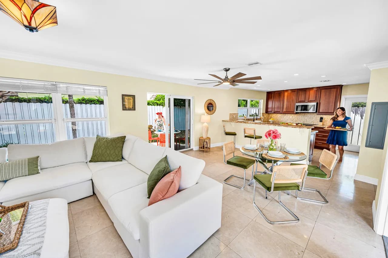 Walk to Beach / Heated Pool / Serenity at its Finest / Orchid Key / Residences photo 3