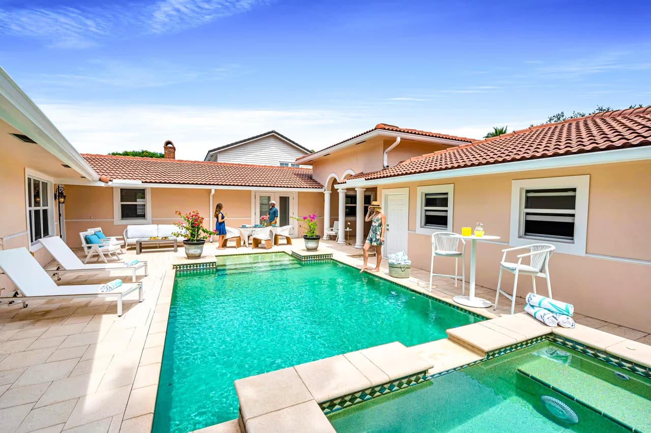 Walk to Beach / Heated Pool / Serenity at its Finest / Orchid Key / Residences photo 5