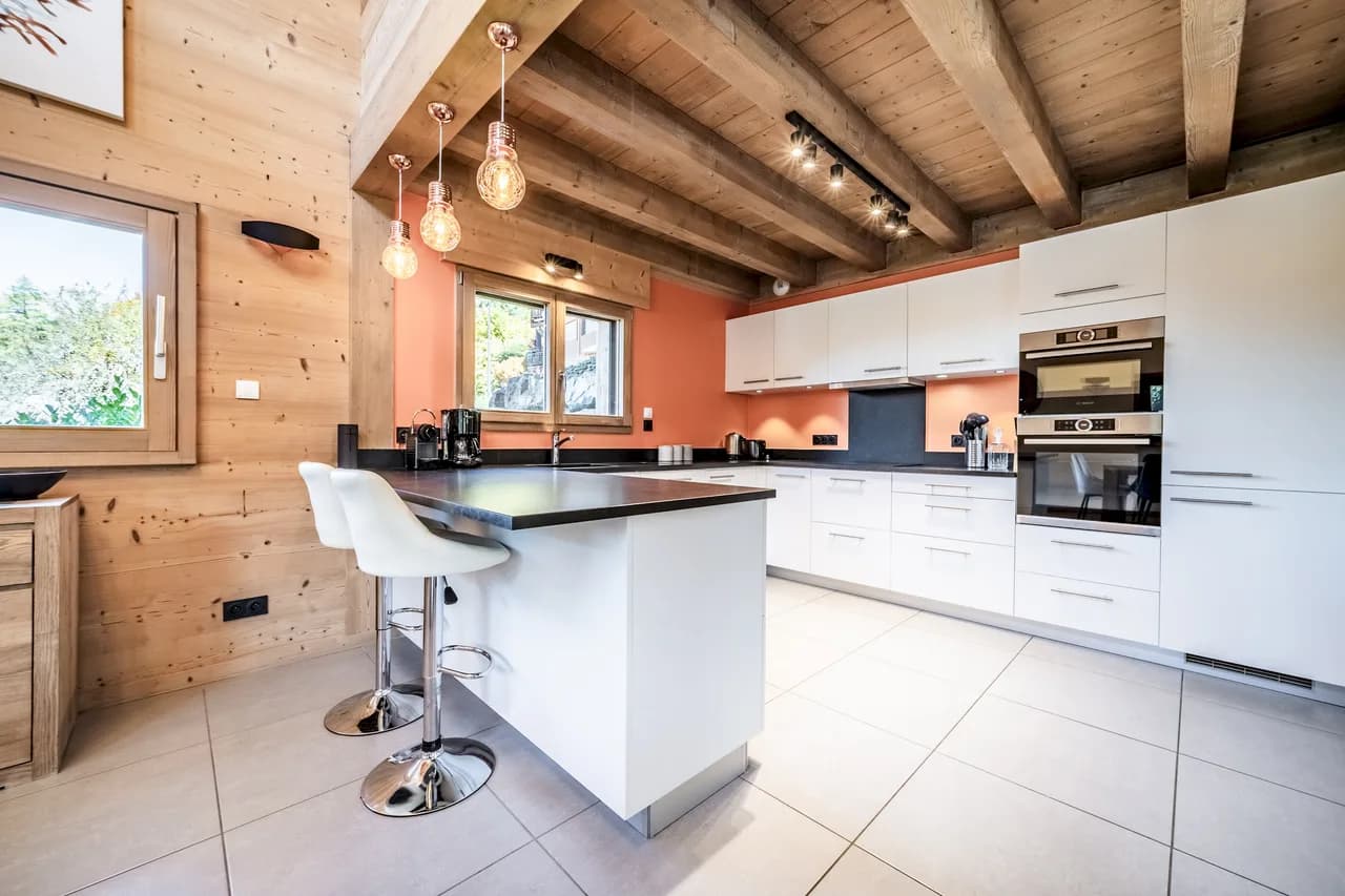 Tranquil Ski Chalet in French Alps photo 3