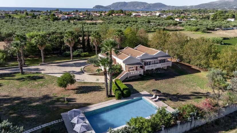 Leone Luxury Villa Giota