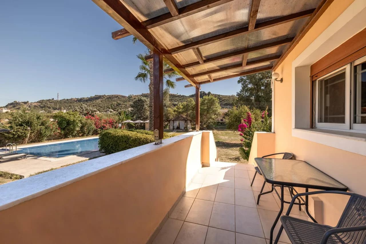 Jacuzzi Garden Villa in Margareika, Foto 3
