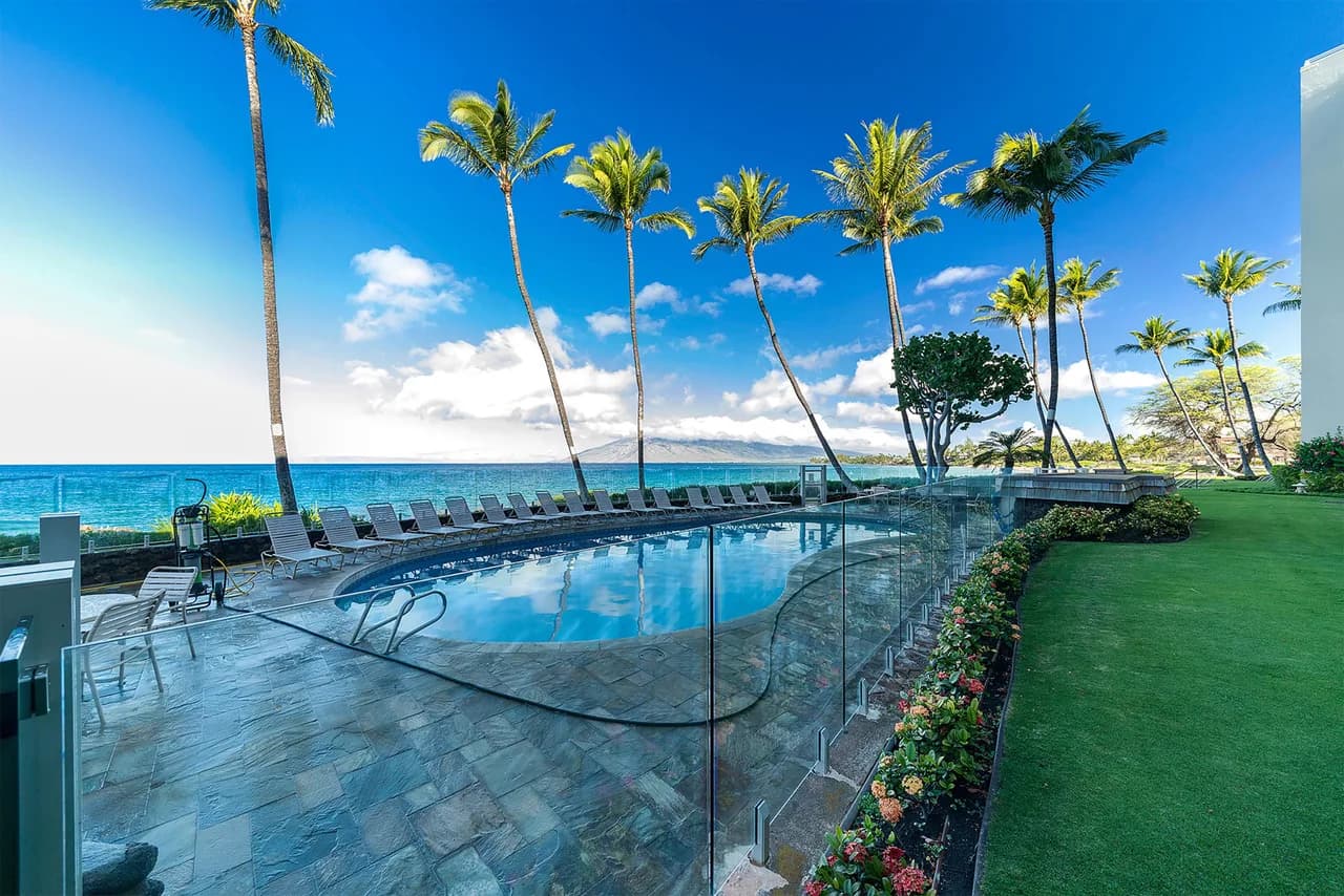 Royal Mauian 309 - Direct Ocean Front, Renovated, Seconds to the Beach, Split AC photo 5