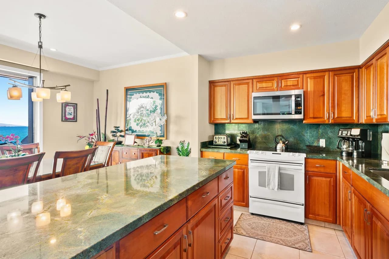 Oceanview Corner Villa in Maui photo 3