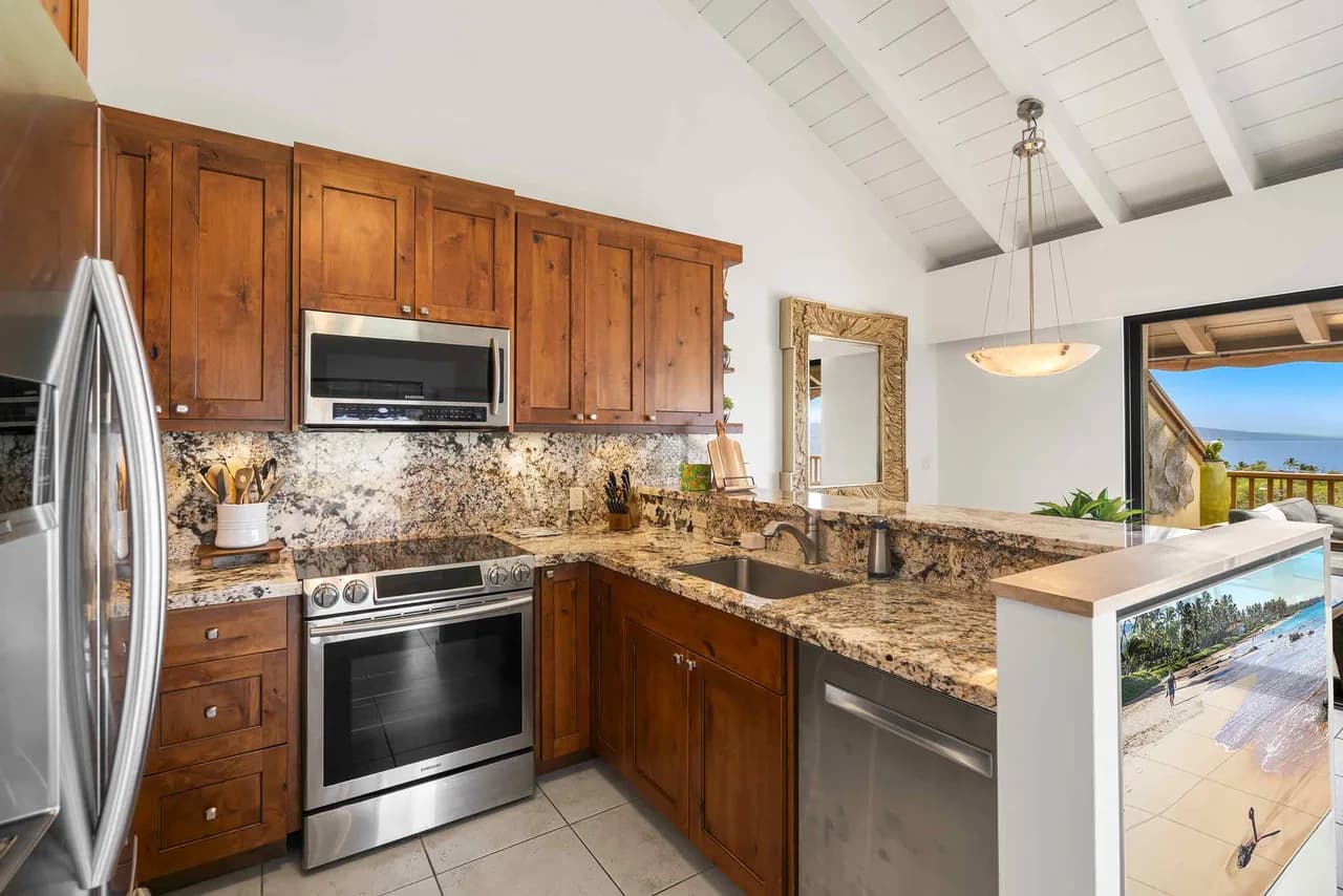Maui Kamaole A-206 - Prime Location, Stunning Renovation, Large Lanai, Split AC! photo 3