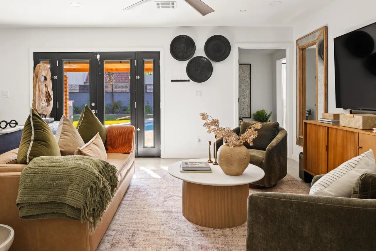 Retiro Moderno con Piscina, Jacuzzi y Cocina Exterior, foto 2