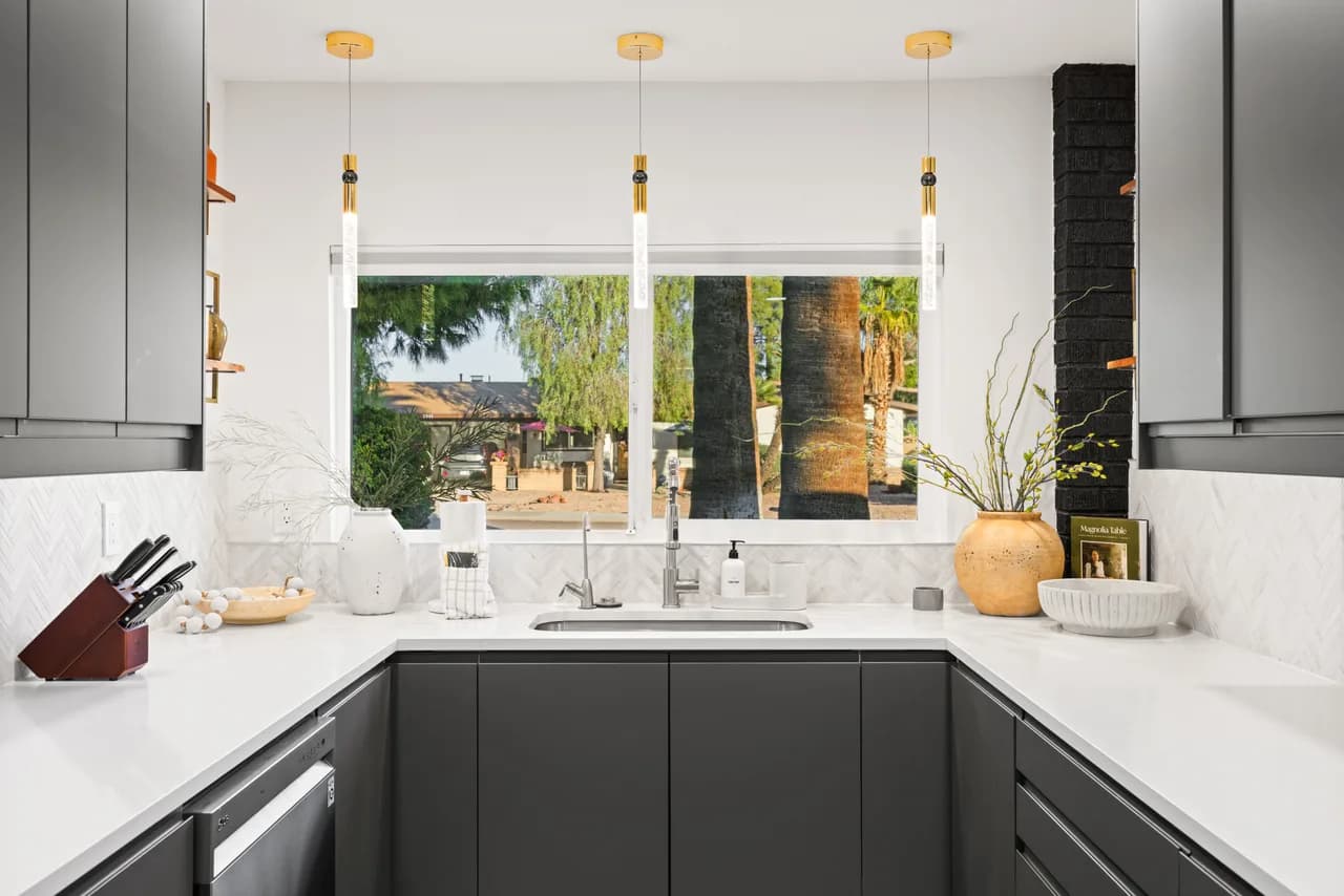 Retiro Moderno con Piscina, Jacuzzi y Cocina Exterior, foto 4