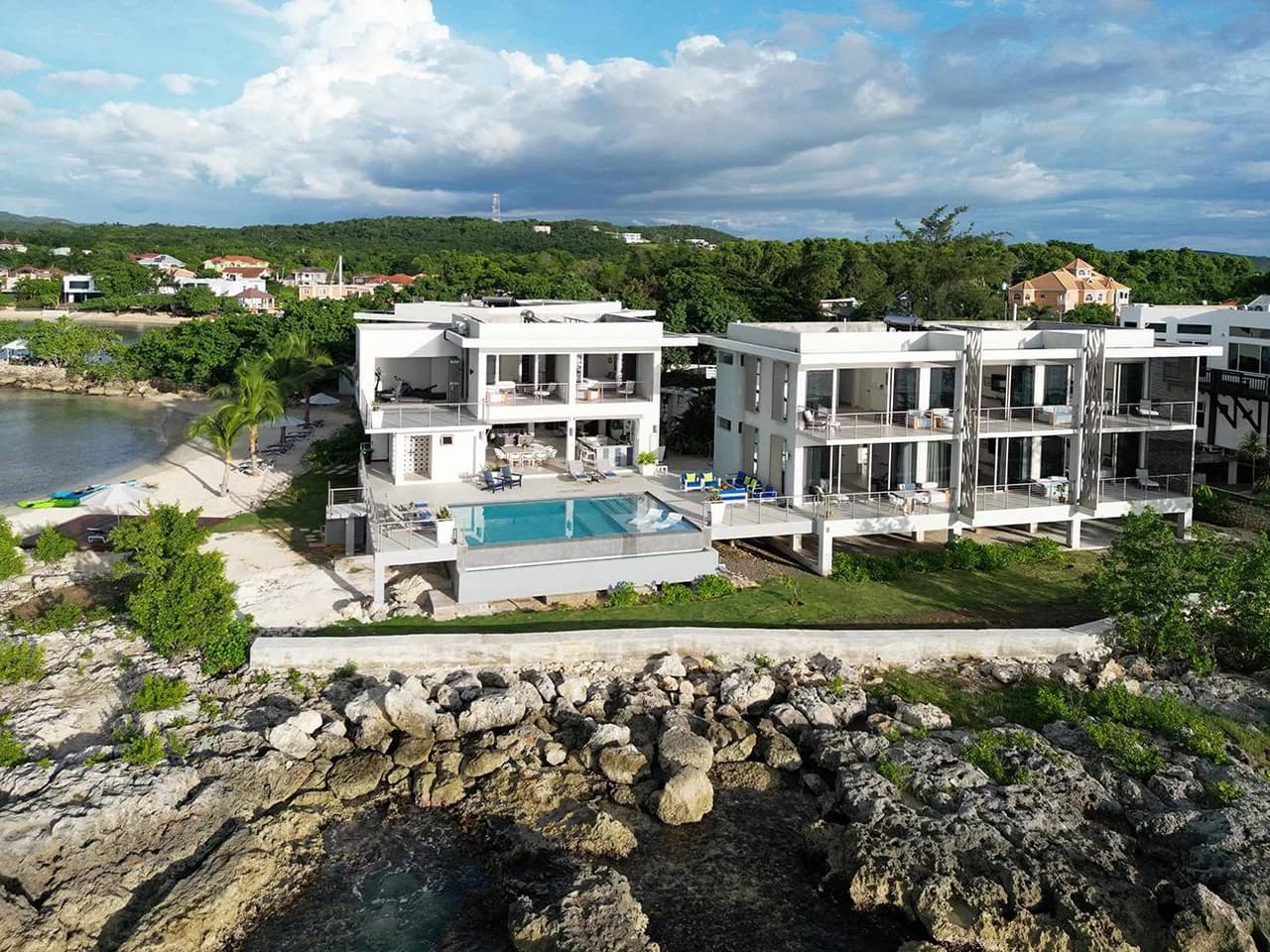 Santosha - 10BR Beach Front Luxury Villa, foto 2