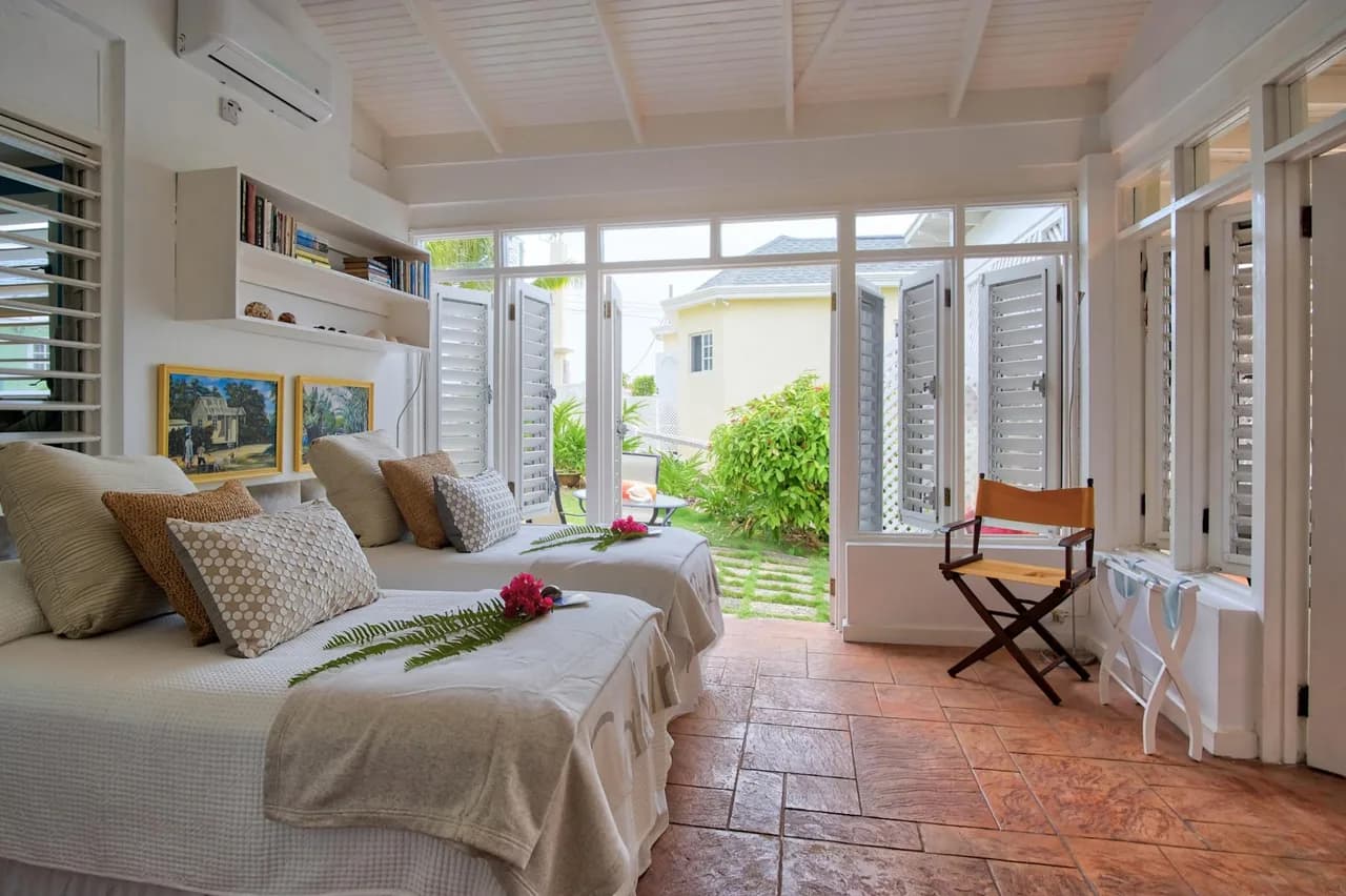 Adrift- 3BR Cozy Cottage in Gated Estate w/ Staff photo 3