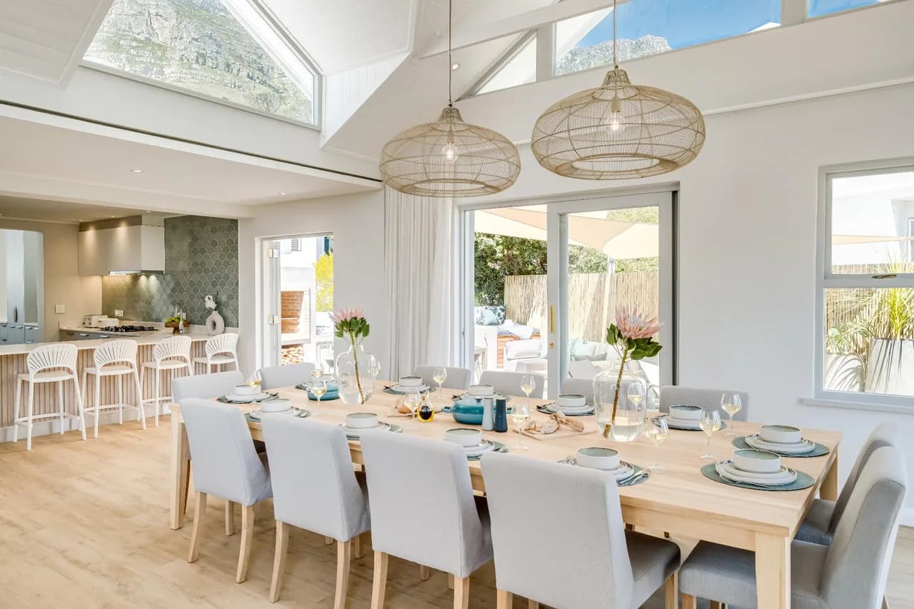 Beachfront Six Bedroom Villa in Camps Bay, Foto 3