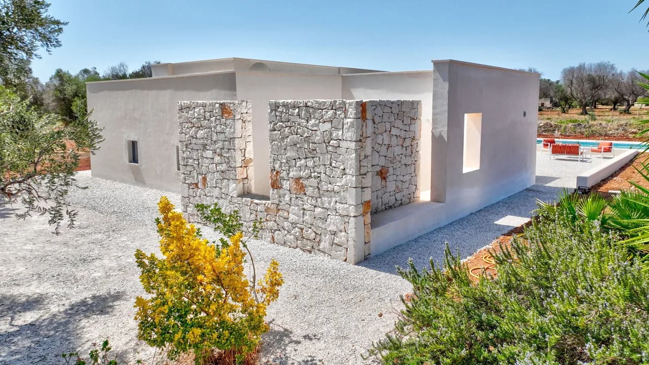 Charming Three Bedroom Villa with Terrace in Puglia photo 4