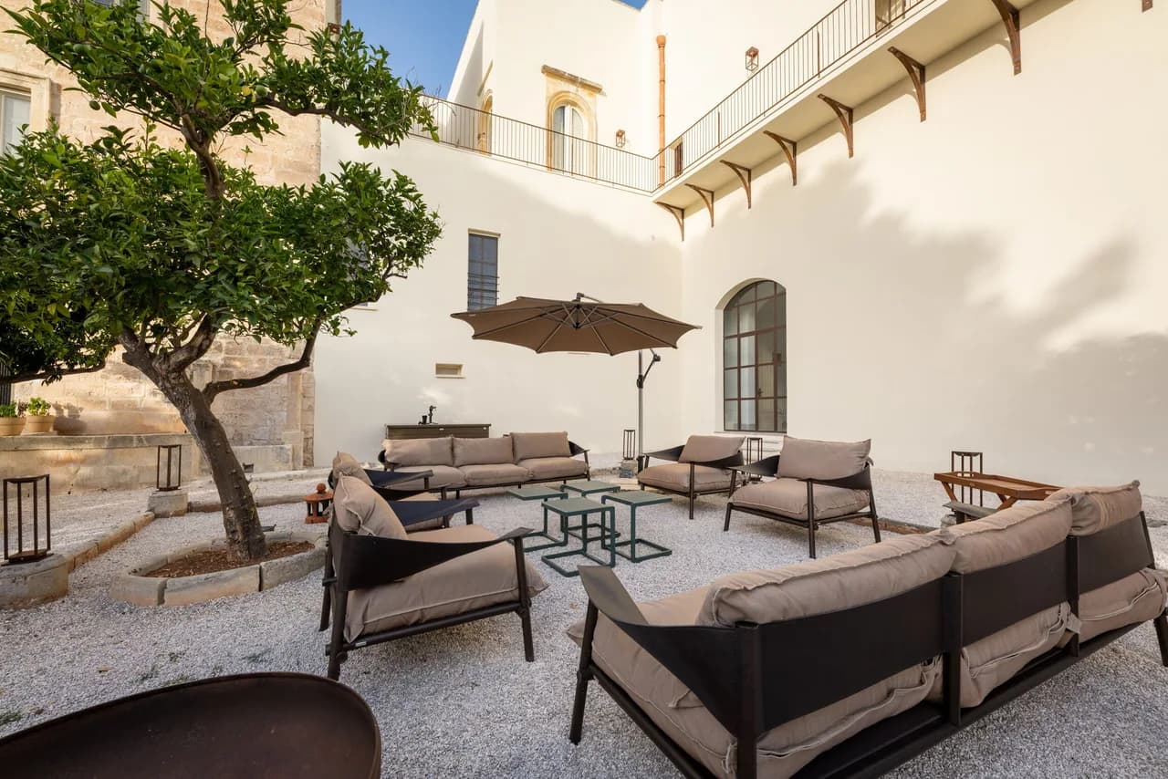 Historic Eight Bedroom Villa in Puglia photo 4