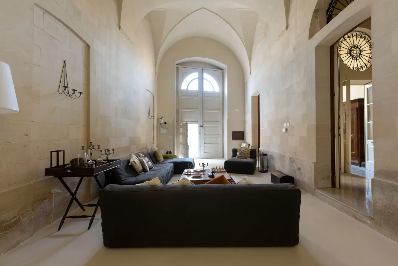 Historic Eight Bedroom Villa in Puglia photo 5