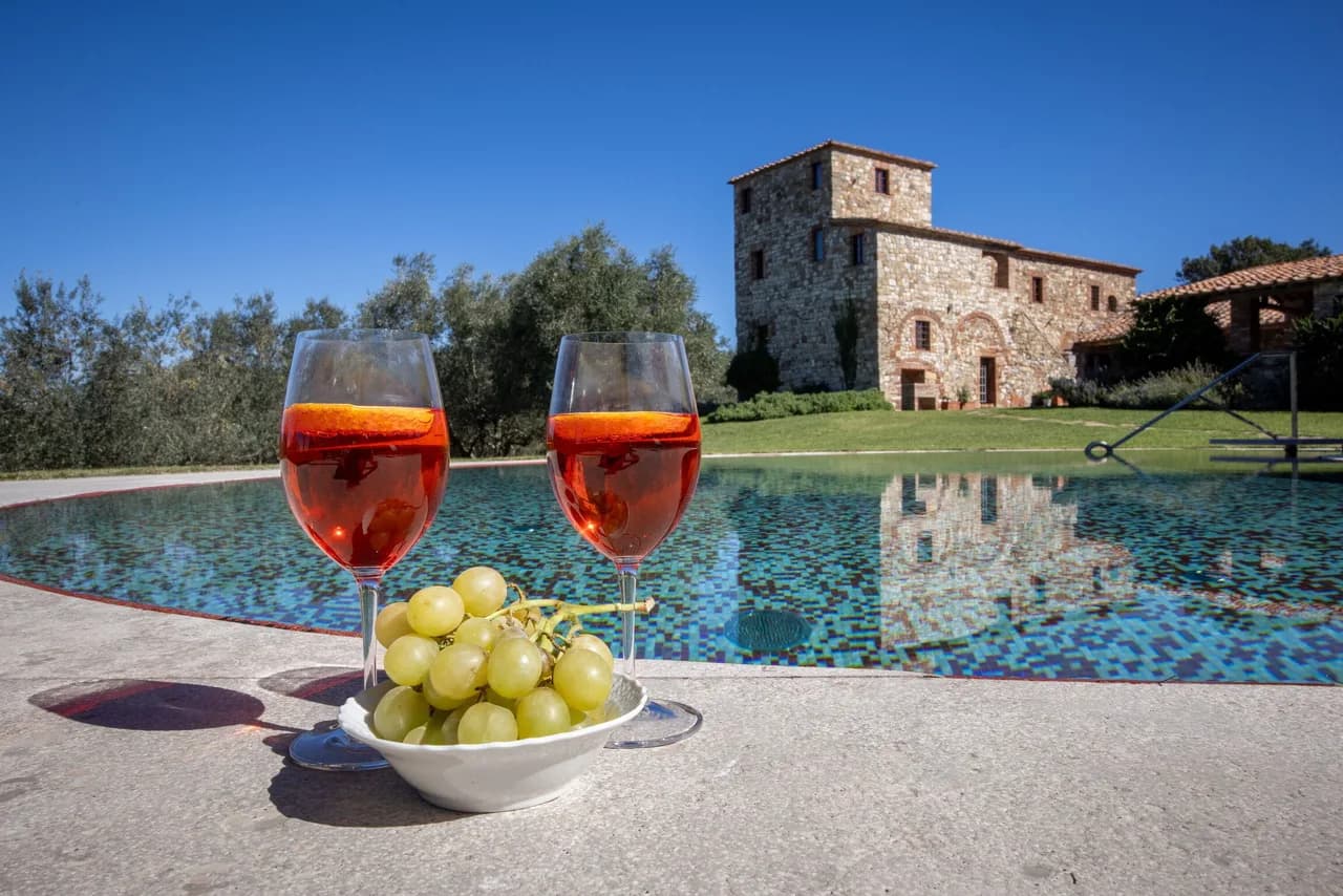 Elegant Five Bedroom Retreat in Tuscany photo 2