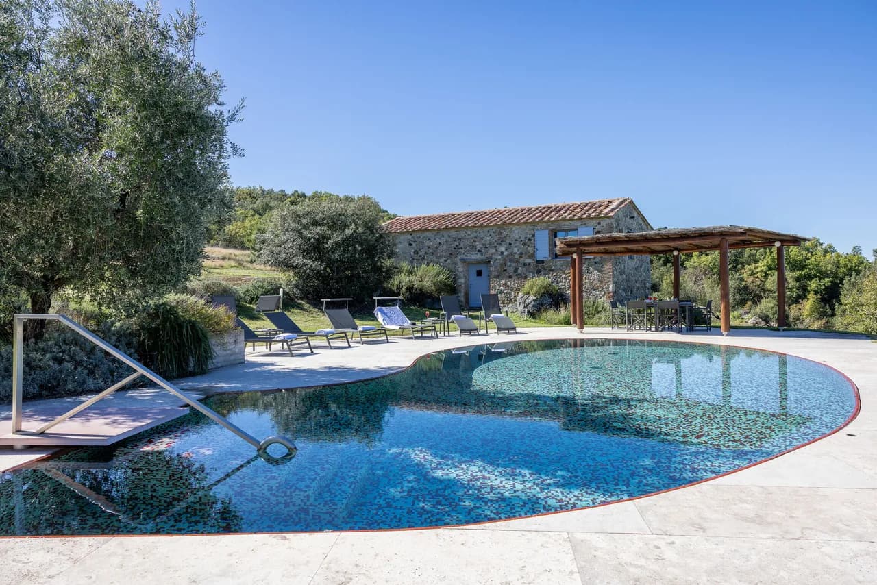 Elegant Five Bedroom Retreat in Tuscany photo 4