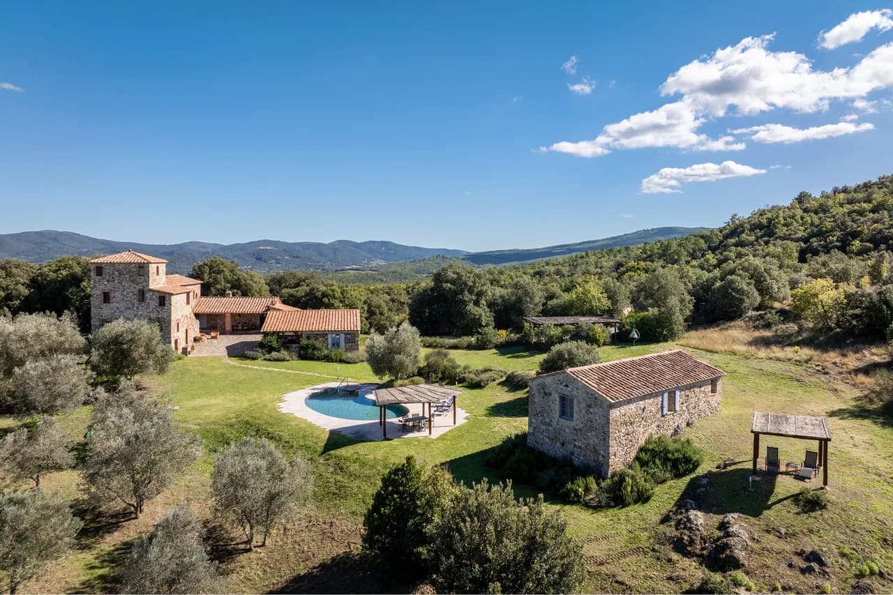 Elegant Five Bedroom Retreat in Tuscany photo 5