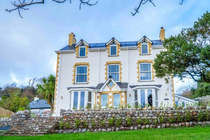 Charming Five Bedroom Home in Swansea