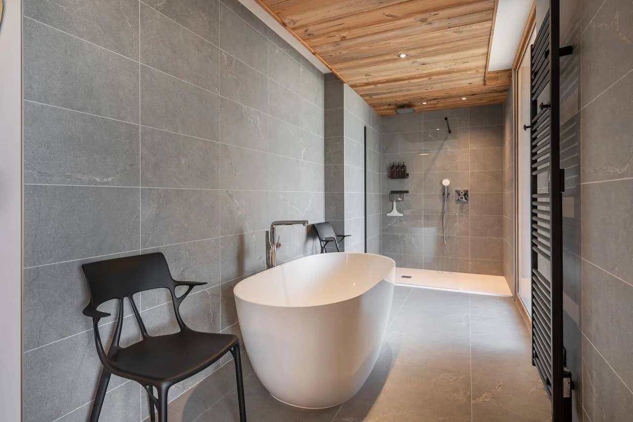 Modern Alpine Chalet with Jacuzzi in French Alps photo 4