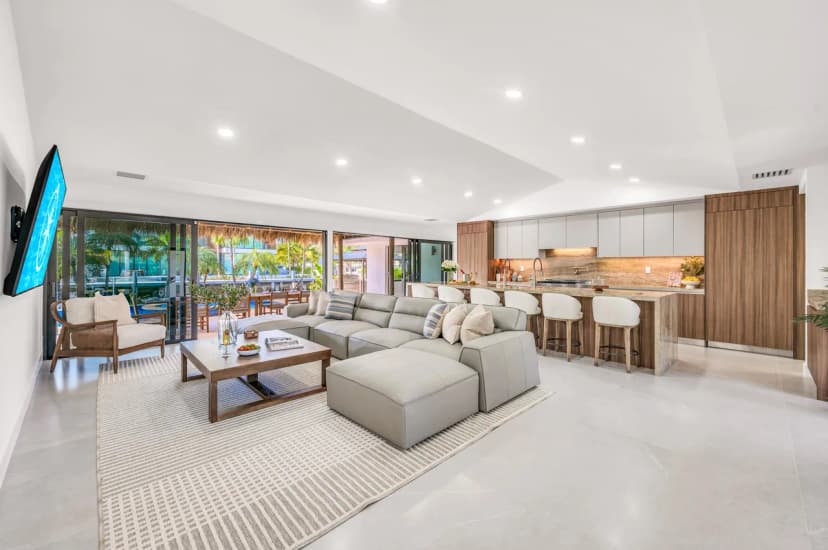 Waterfront Heated Pool Residence in Fort Lauderdale