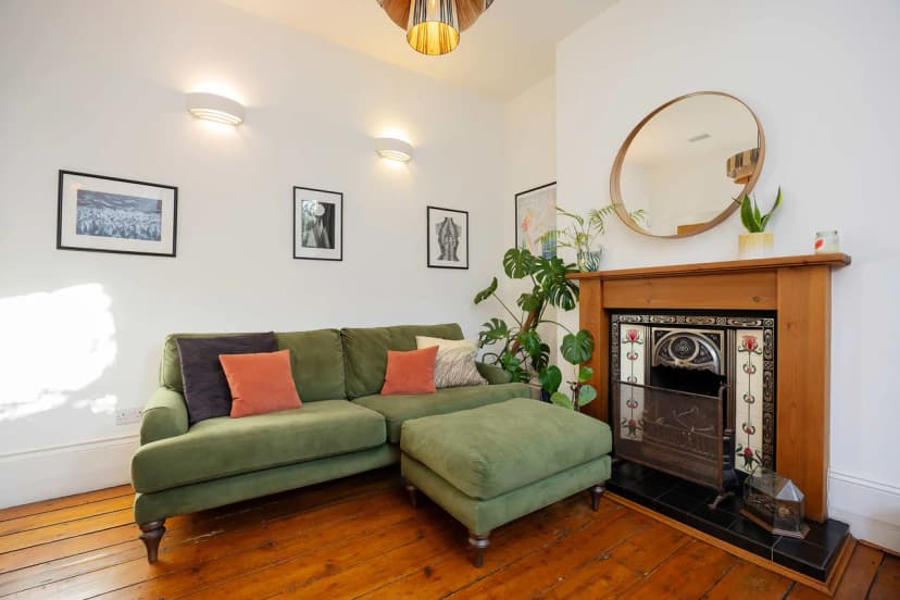 Modern Three Bedroom Apartment in London