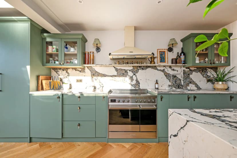 Chic Three Bedroom Retreat in London