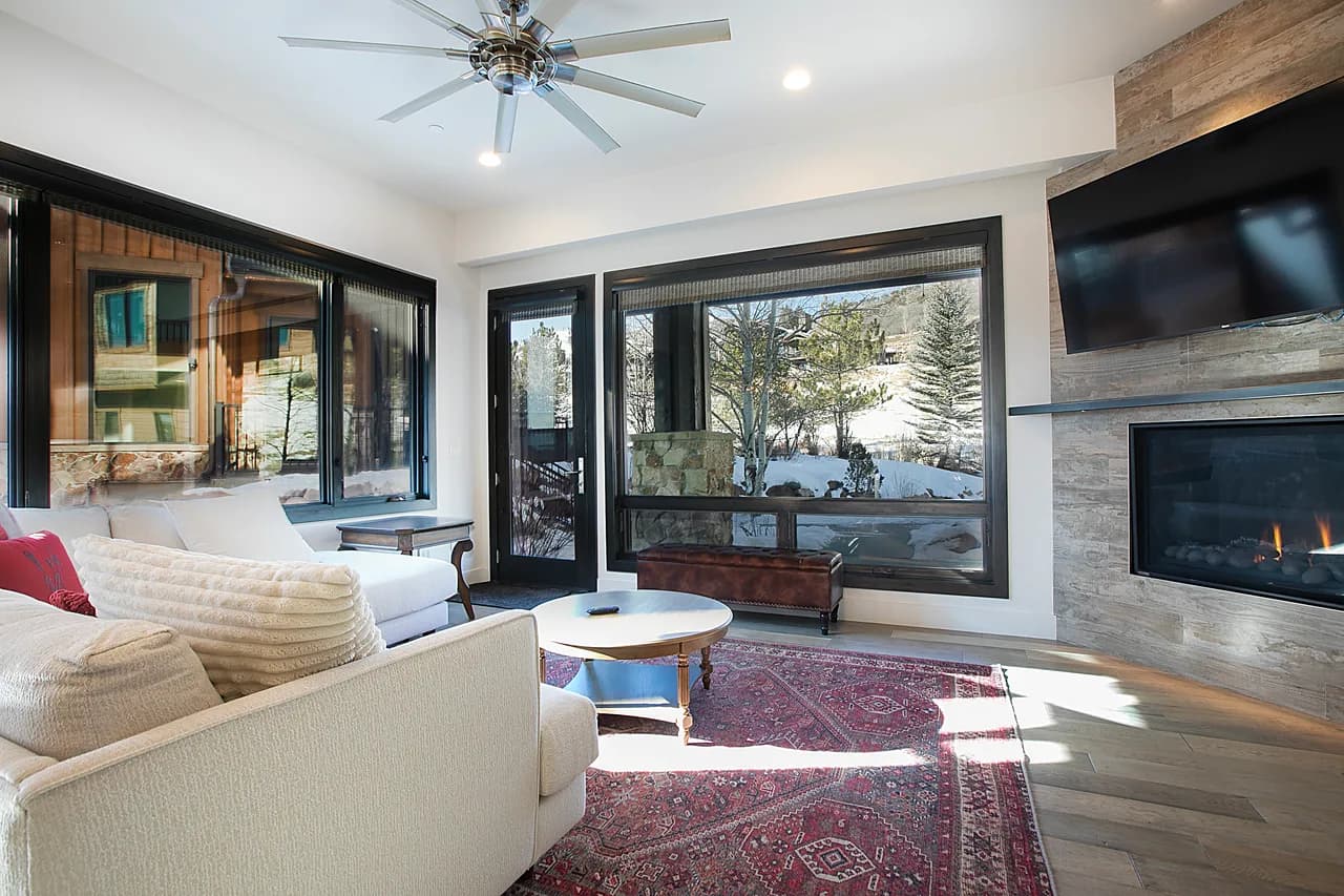 Fußweg zum Skifahren, außergewöhnliches Juniper Landing 5 BR, privater Whirlpool, Blick auf den Golfplatz, Außenpool, Foto 2