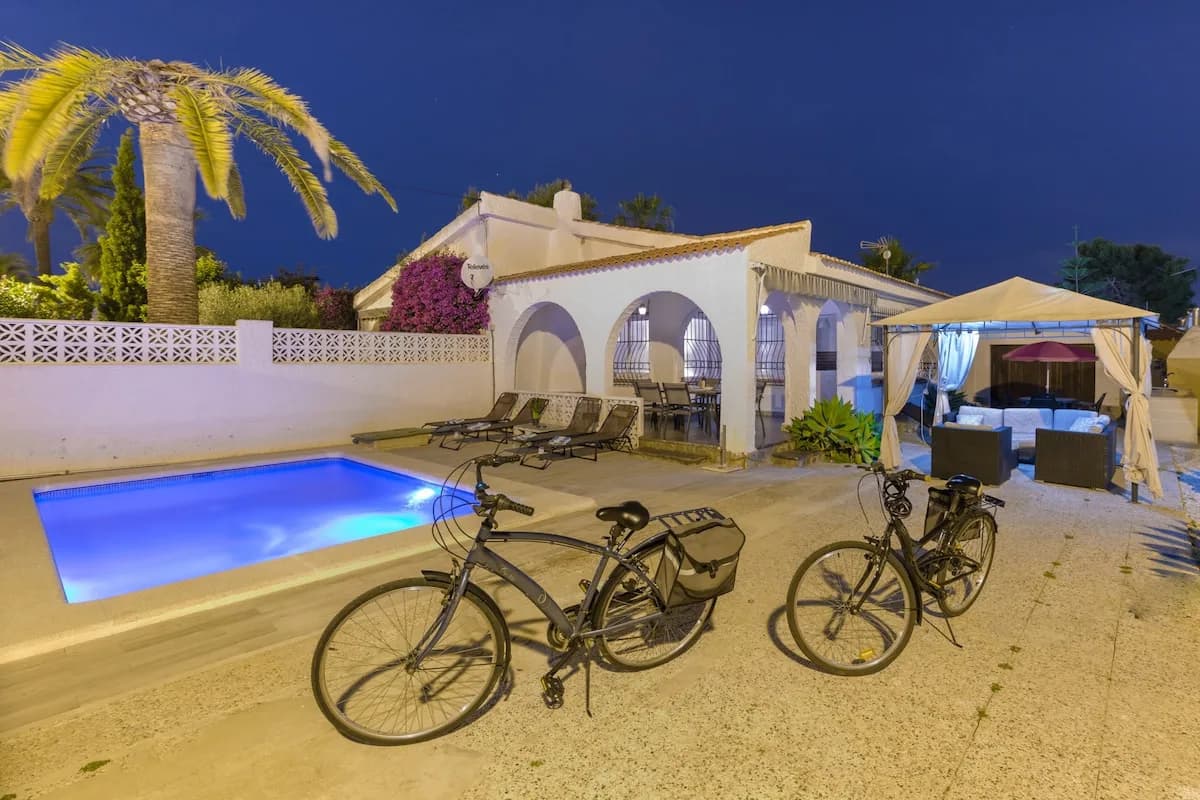 Relaxing Poolside Villa in Torrevieja, Foto 2