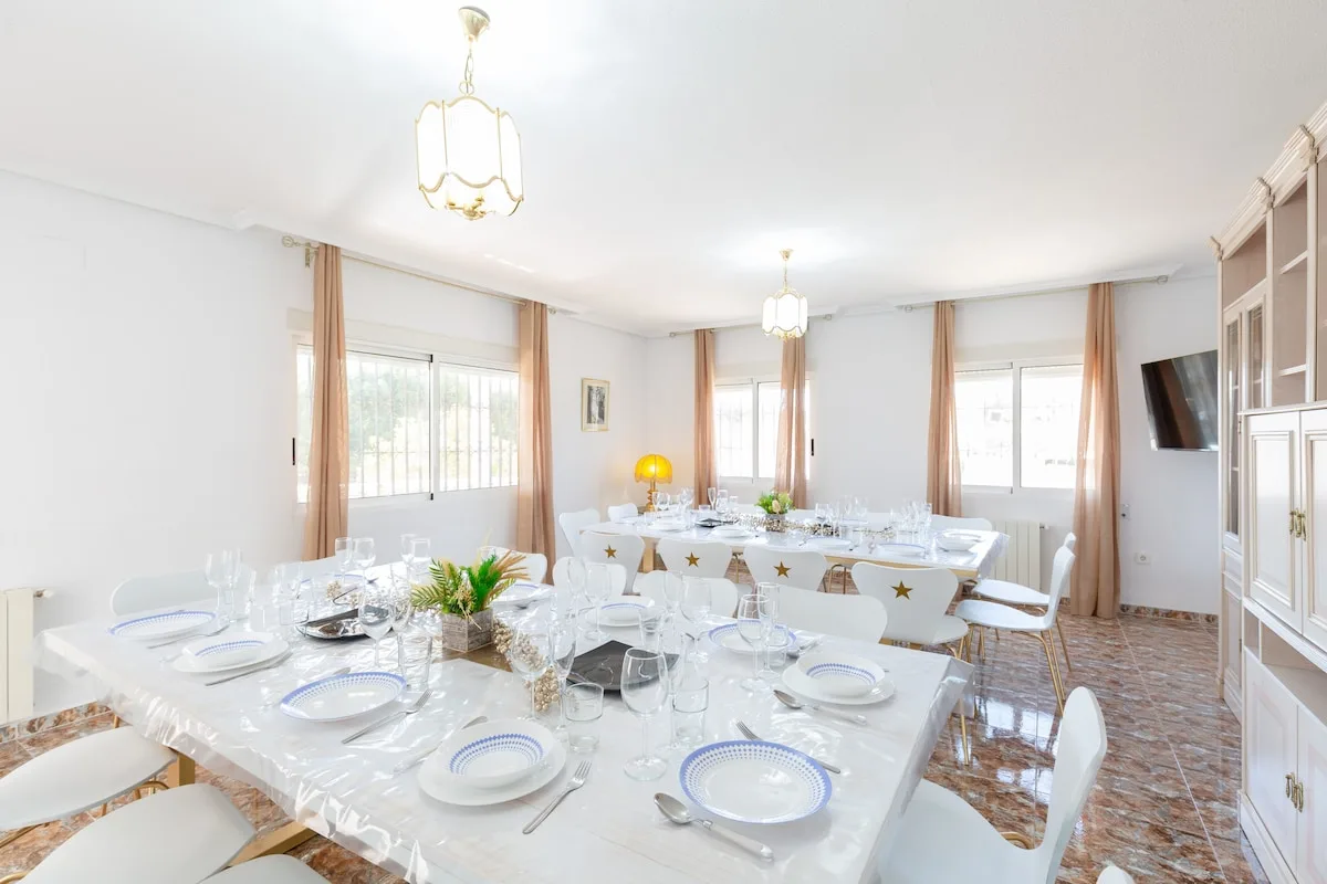 Elegant Nine Bedroom Villa in Mutxamel, Foto 2