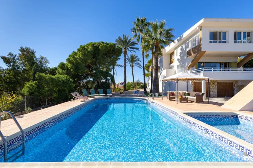 Modern Seven Bedroom Villa in Costa Blanca