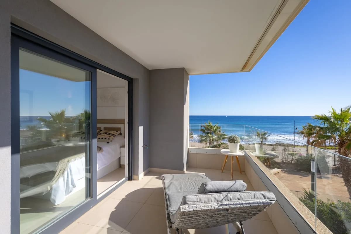 Garden-View Three Bedroom Villa in Punta Prima, photo 4