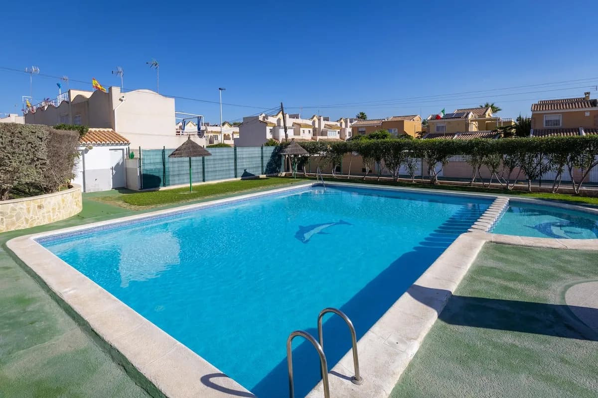 Coastal Four Bedroom Villa in Torrevieja, photo 2