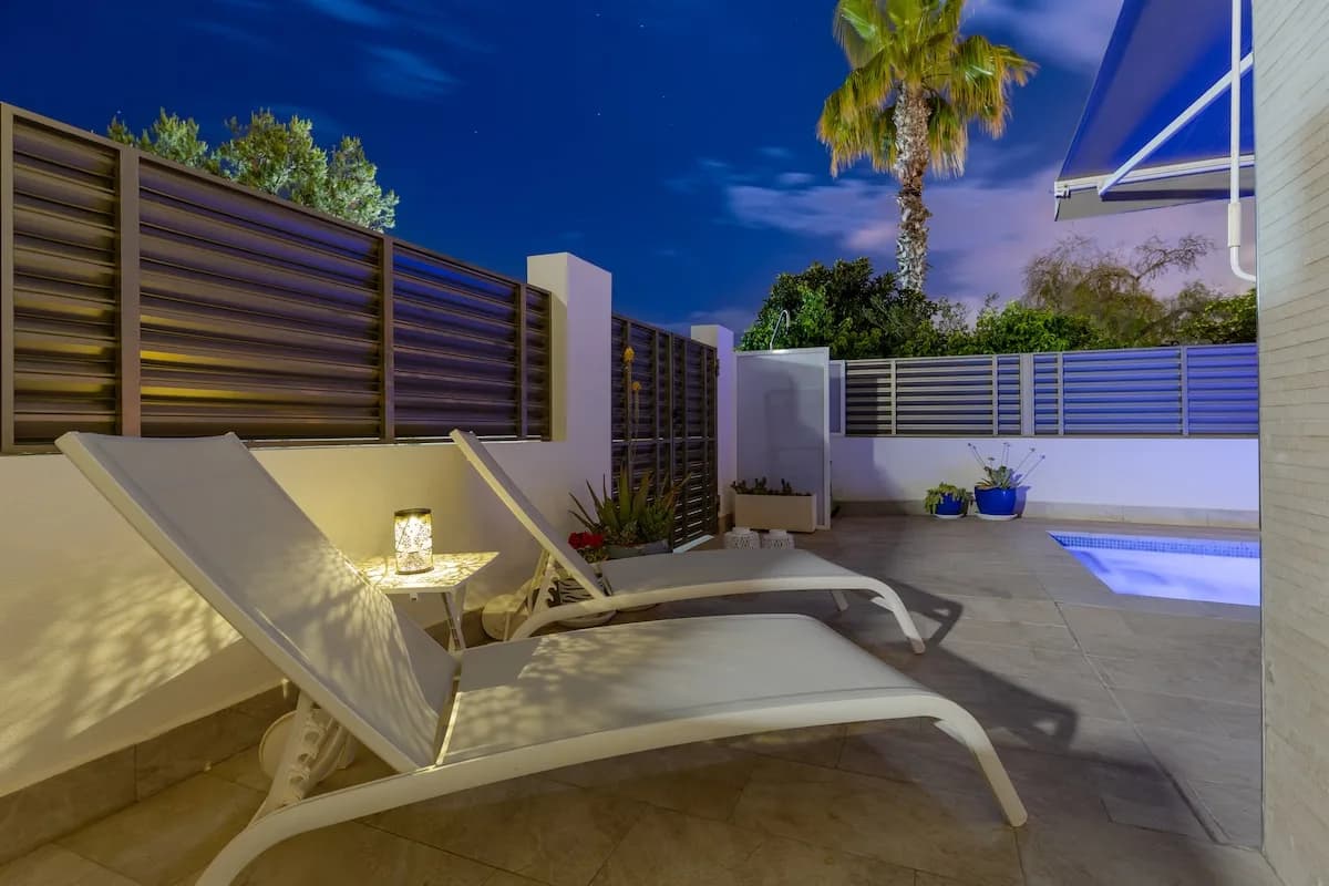 Spacious Six-Bedroom Villa in Torrevieja, photo 4