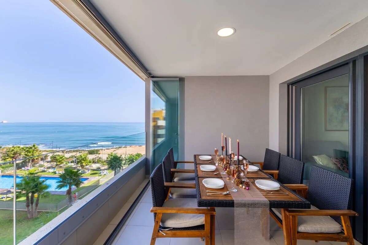 Panoramic Sea-View Villa in Punta Prima, Foto 4