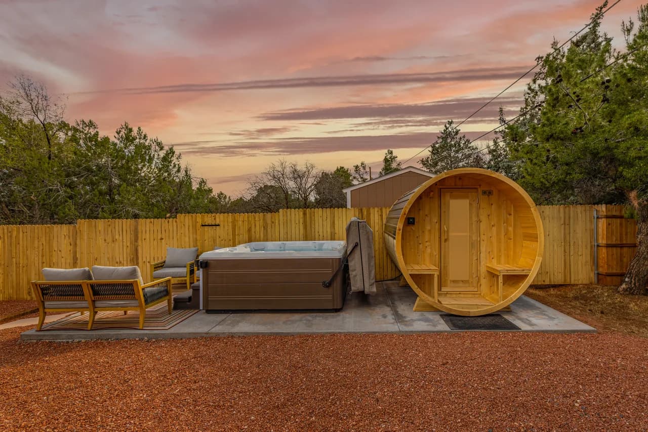 Privater Garten mit Sauna, Whirlpool und Blick auf die roten Felsen!, Foto 3
